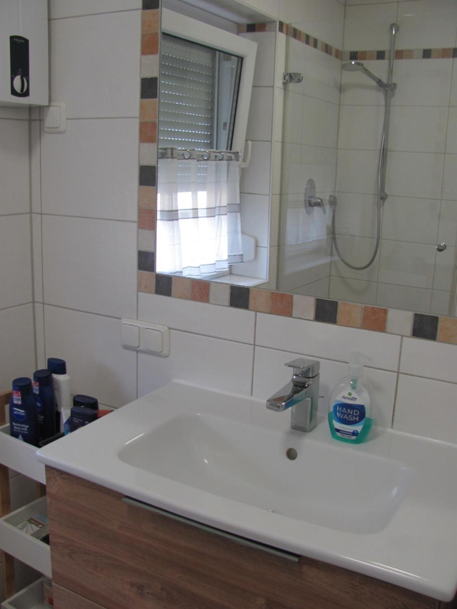 #3 Gemuetliches Ruhiges Zimmer Gartenblick, Gemeinschaftsbad W-Lan Airport Nah Gelegen Mit Late Night Check In Haus Nr 9,5 Trunkelsberg Eksteriør billede